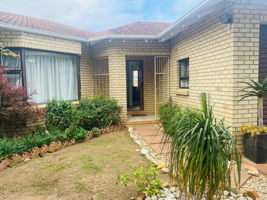 4 Bedroom Property for Sale in Summerstrand Eastern Cape